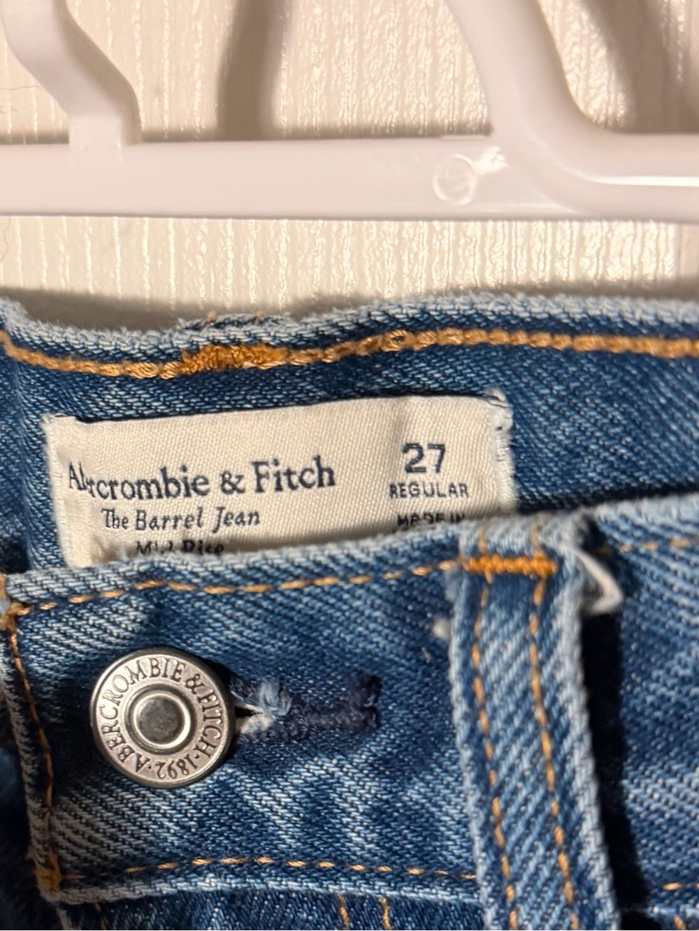 Abercrombie & Fitch Mid-Rise Wide-Leg Women's Jeans in Dark Blue - Picture 4 of 9